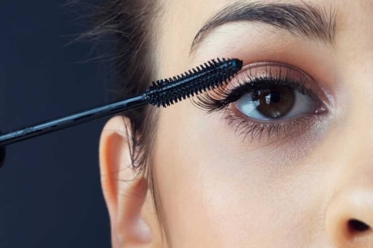 Best Mascara That Doesn’t Weigh Down Lashes